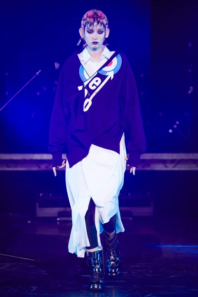 Look 19